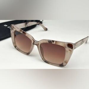 *NWT* DIFF Eyewear Karlie Cat Eye Cream Tortoise Sunglasses